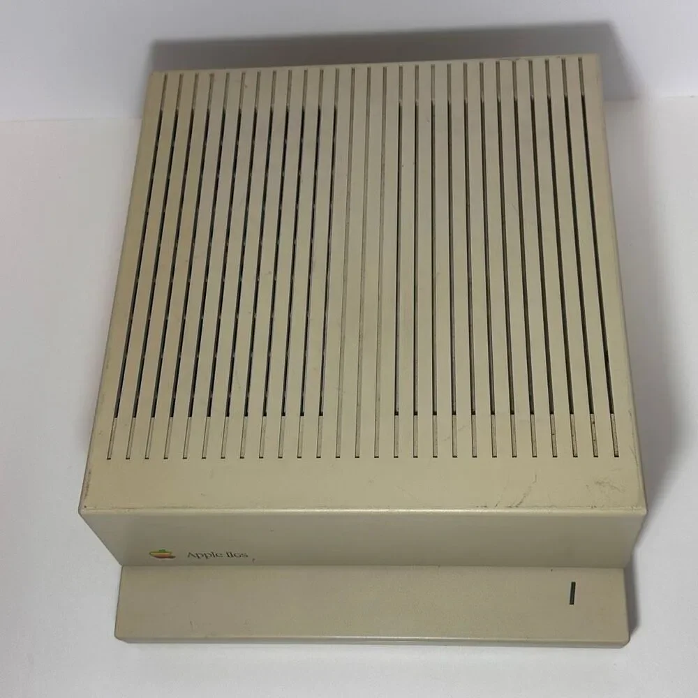 Vintage Apple IIGS Computer Powers ON
